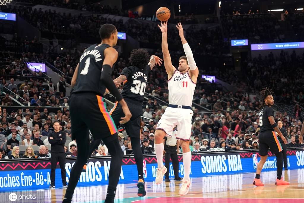 文班亚马27+10伦纳德30+9 马刺击败快船迎三连胜